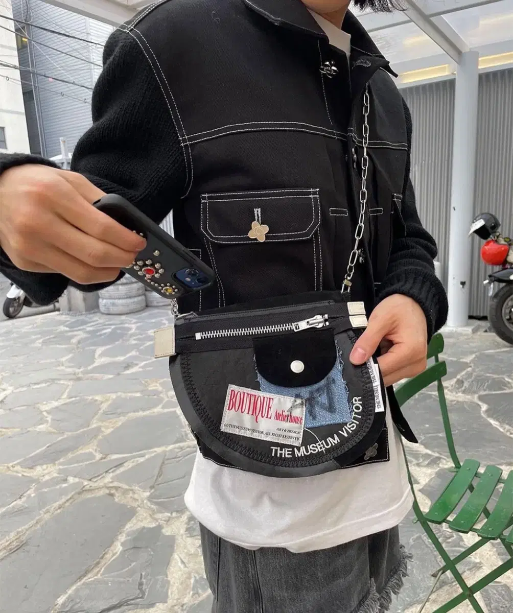 더뮤지엄비지터 damaged archive applique minibag